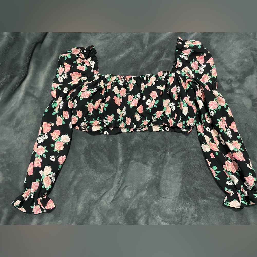 XL H&M Long Sleeve Floral Crop Top